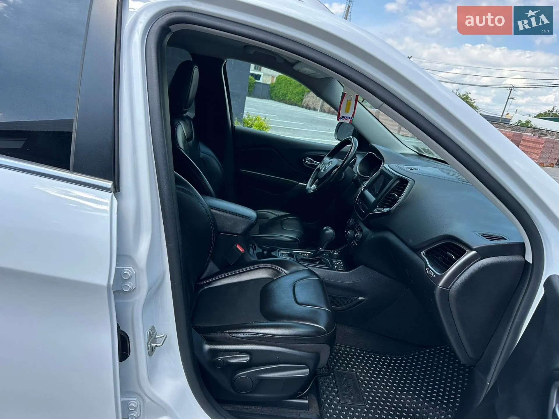 2020 Jeep Cherokee - мініатюра 27