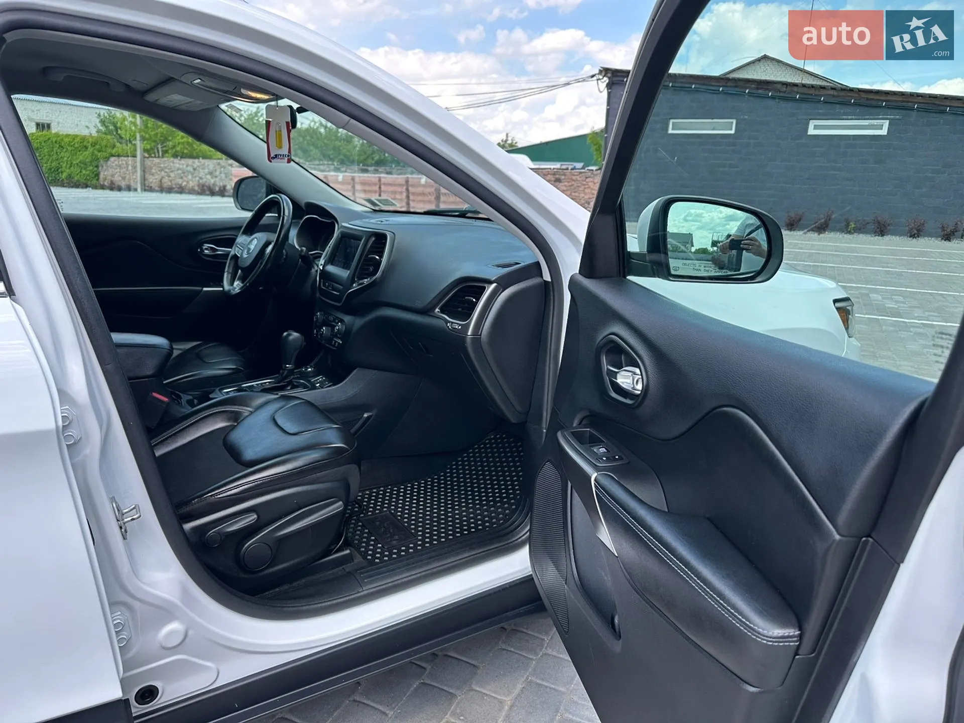 2020 Jeep Cherokee - мініатюра 28