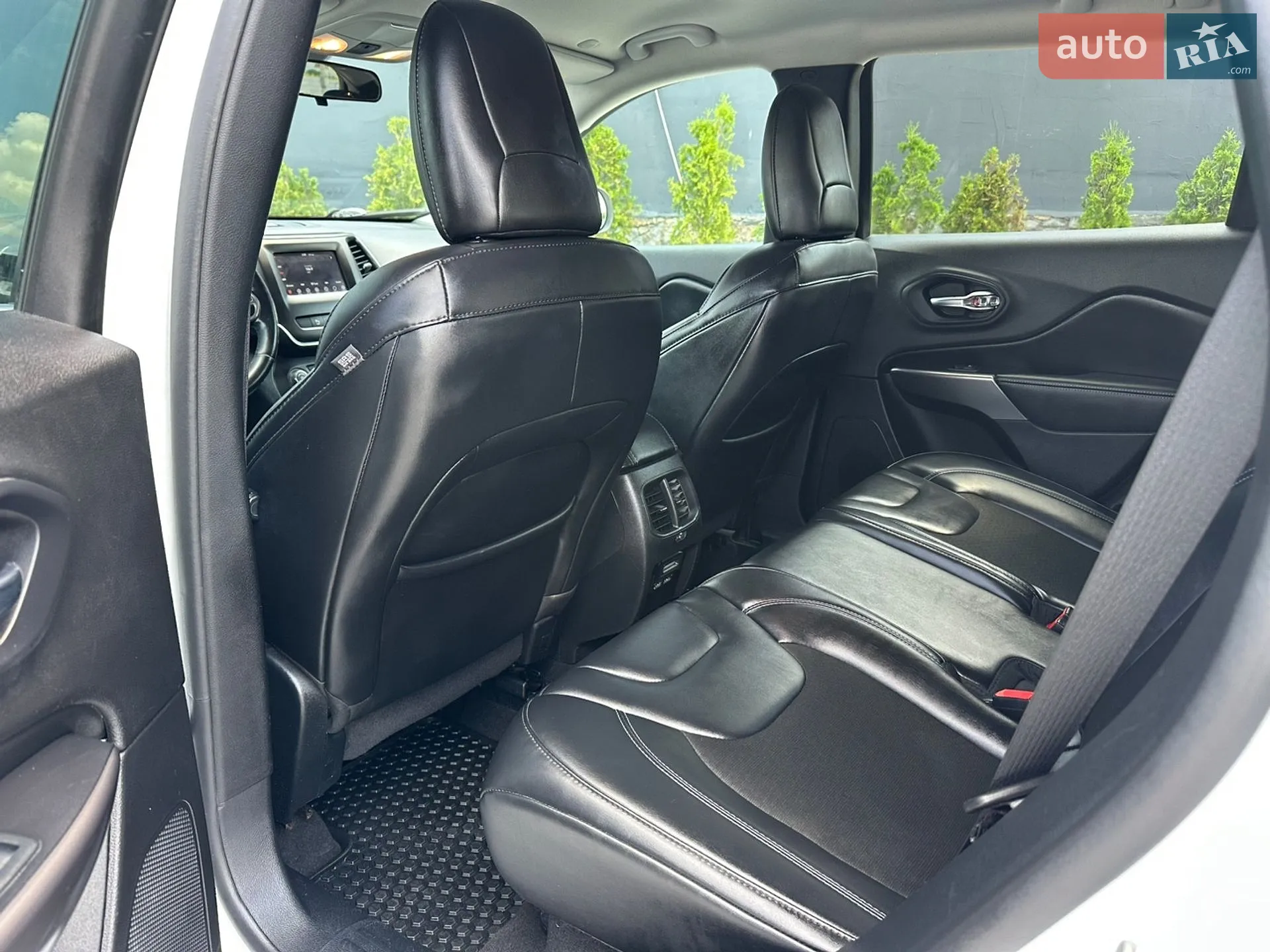 2020 Jeep Cherokee - мініатюра 19
