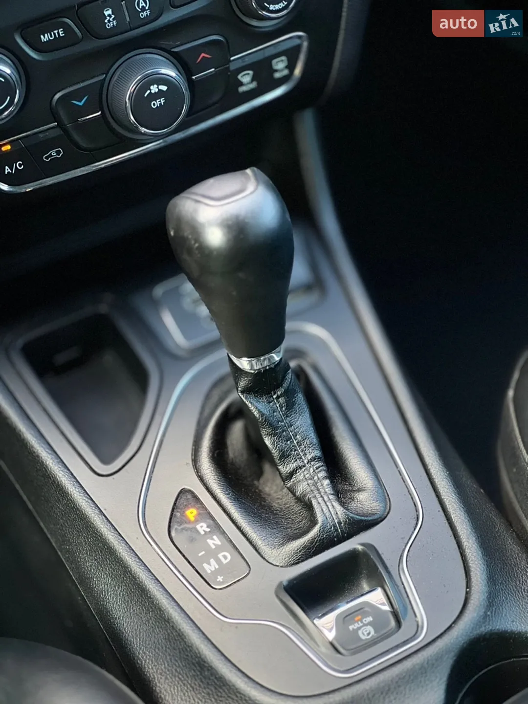 2018 Jeep Cherokee - мініатюра 13
