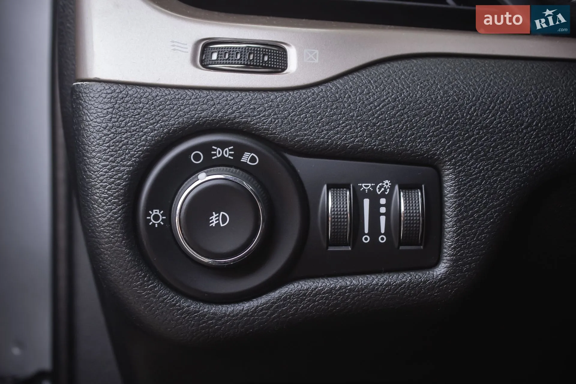 2014 Jeep Cherokee - мініатюра 39