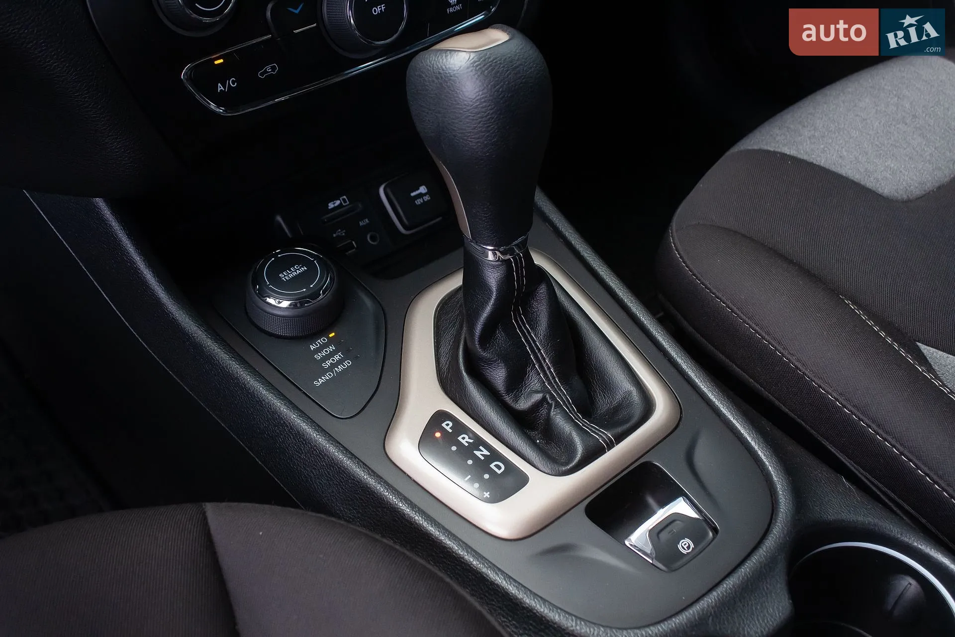 2014 Jeep Cherokee - мініатюра 26