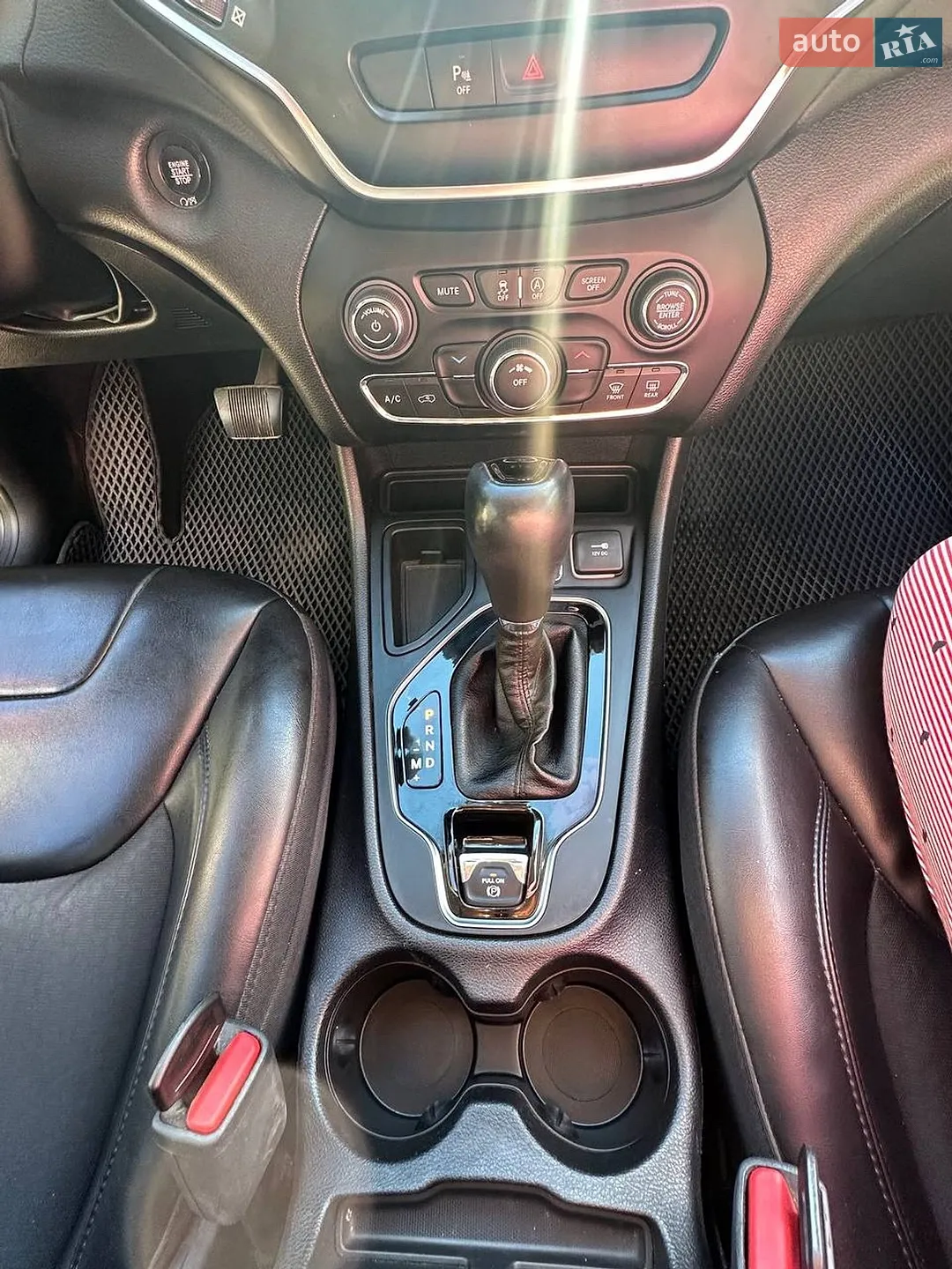2019 Jeep Cherokee - мініатюра 13