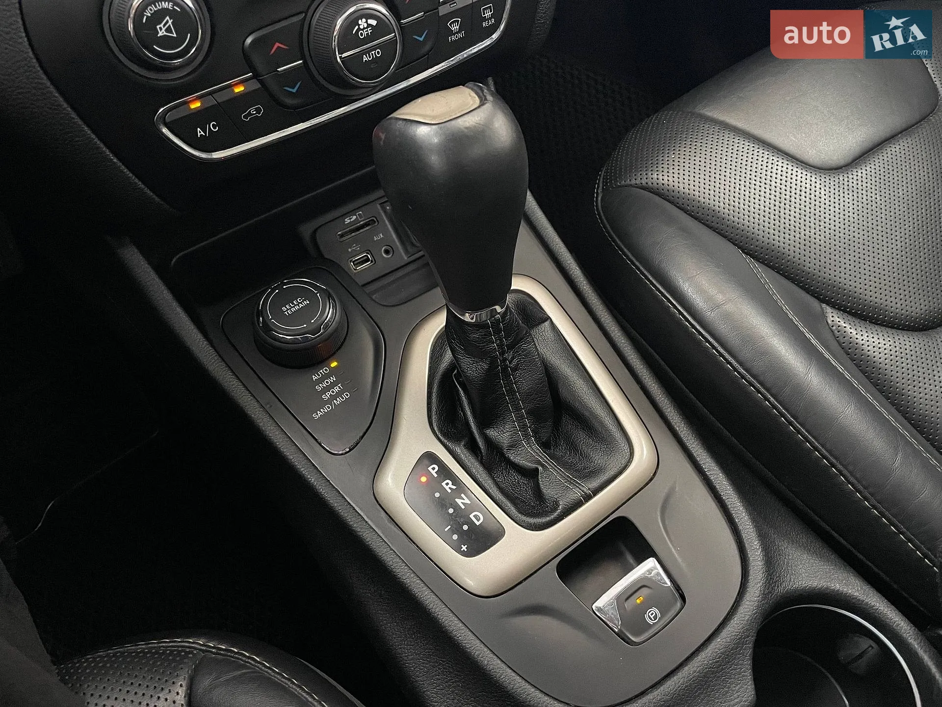 2014 Jeep Cherokee - мініатюра 31