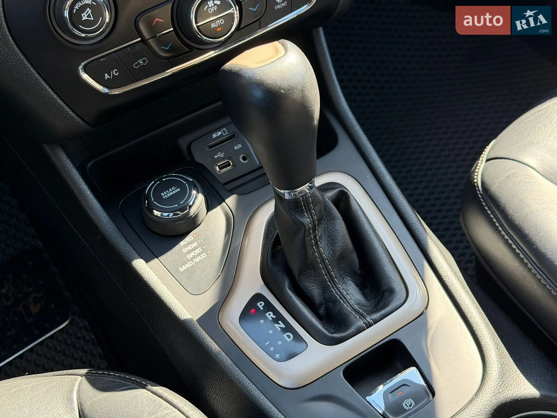 2014 Jeep Cherokee - мініатюра 19