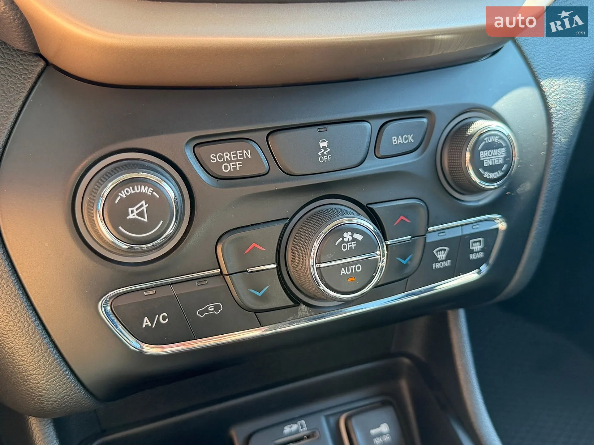2014 Jeep Cherokee - мініатюра 29