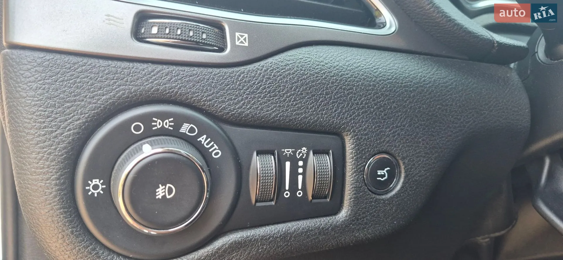 2018 Jeep Cherokee - мініатюра 17