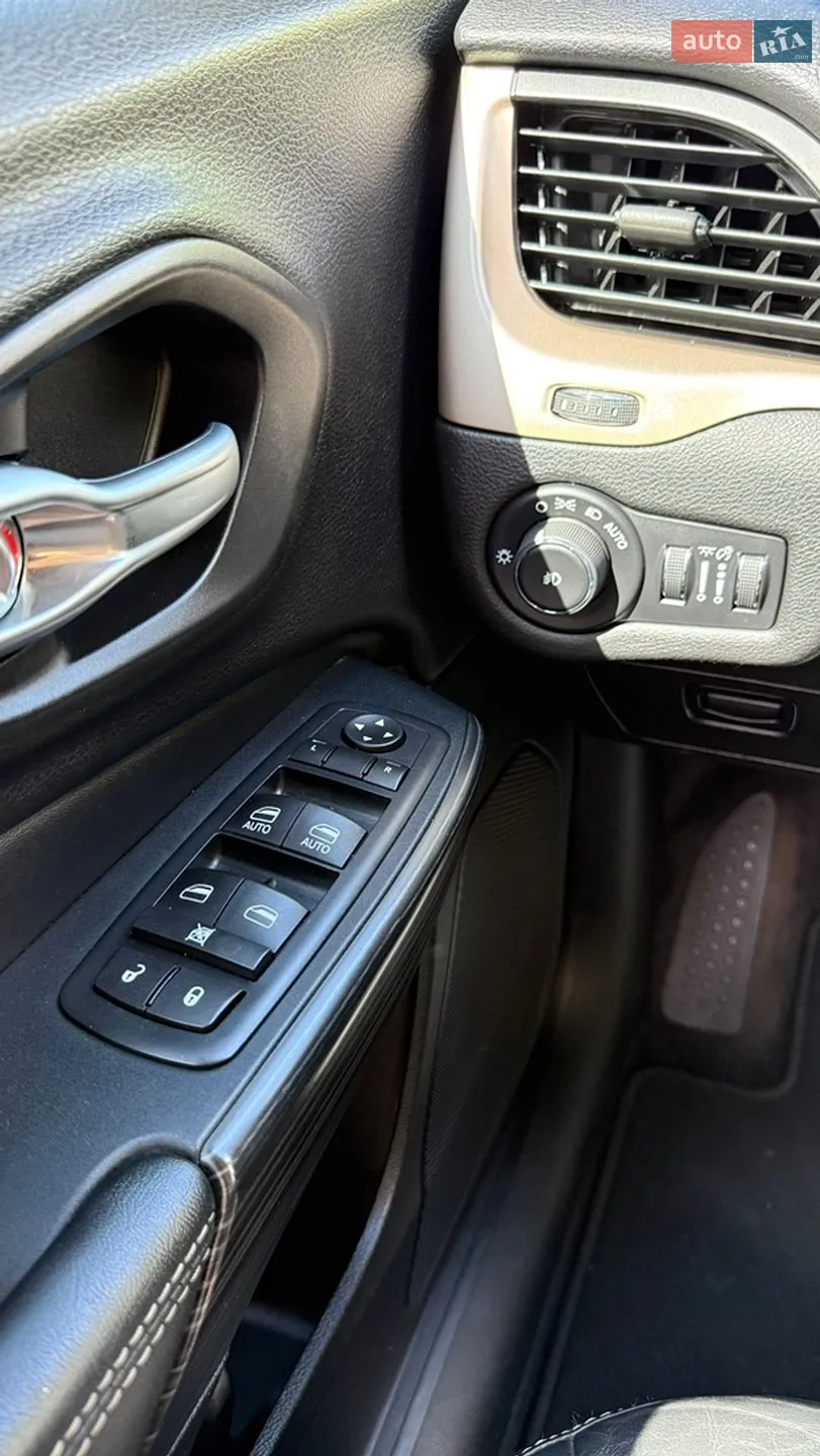 2016 Jeep Cherokee - мініатюра 15