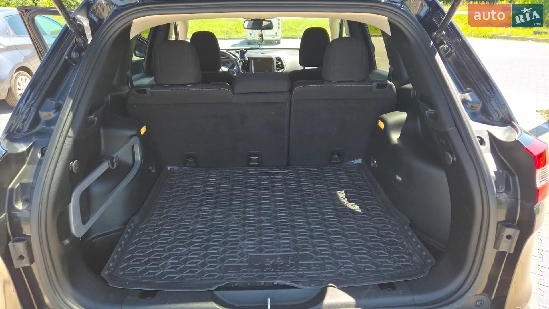 2016 Jeep Cherokee - мініатюра 14