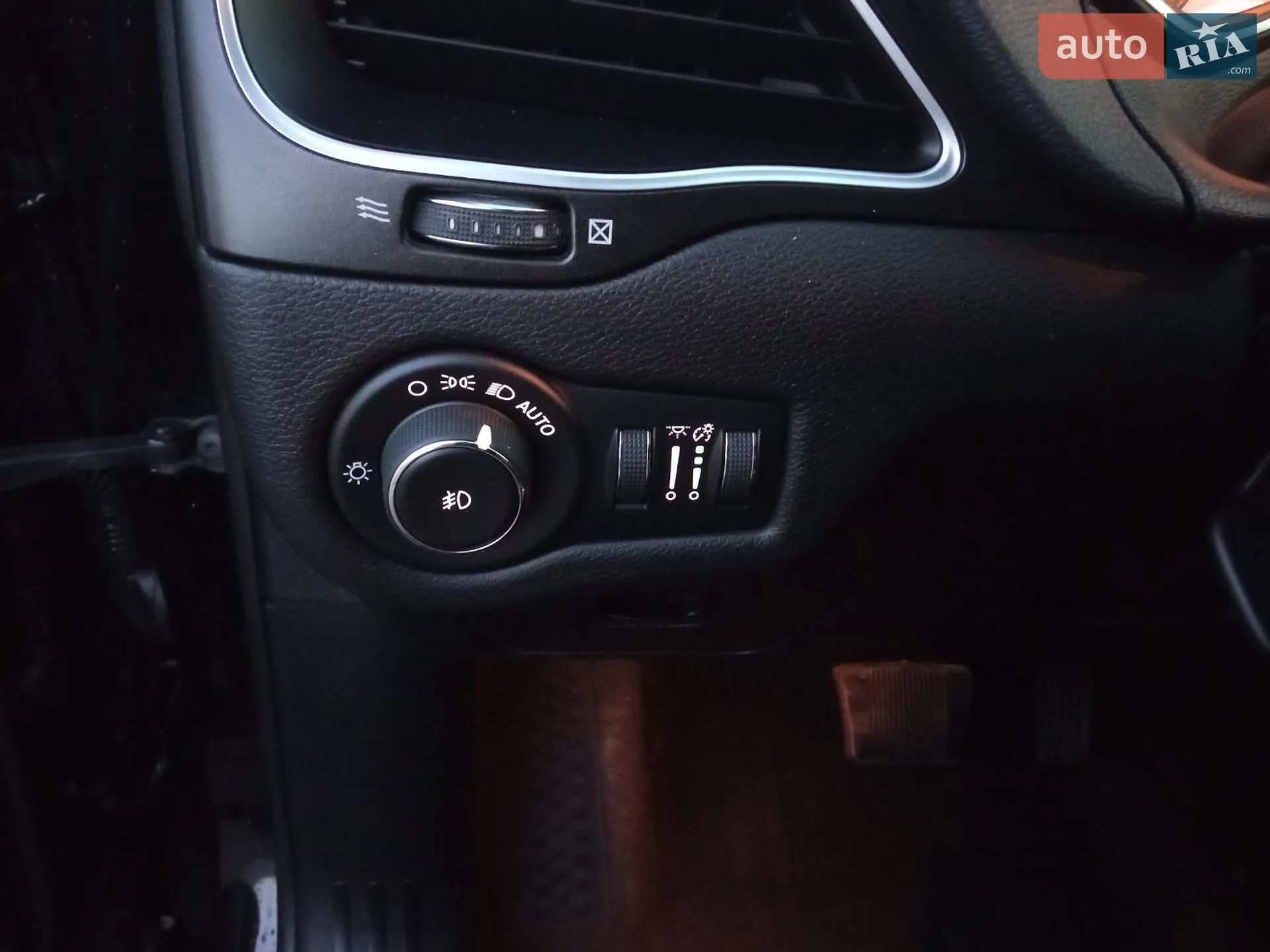 2019 Jeep Cherokee - мініатюра 31