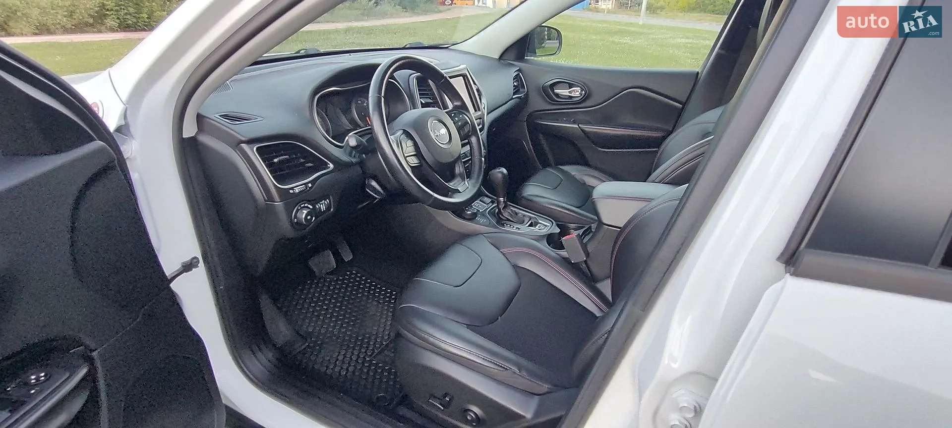 2020 Jeep Cherokee - мініатюра 28