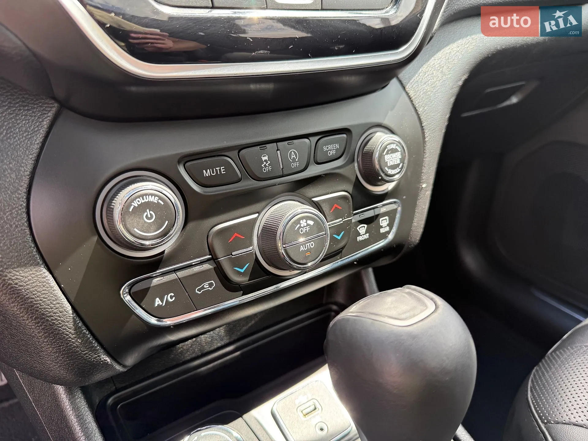 2020 Jeep Cherokee - мініатюра 37