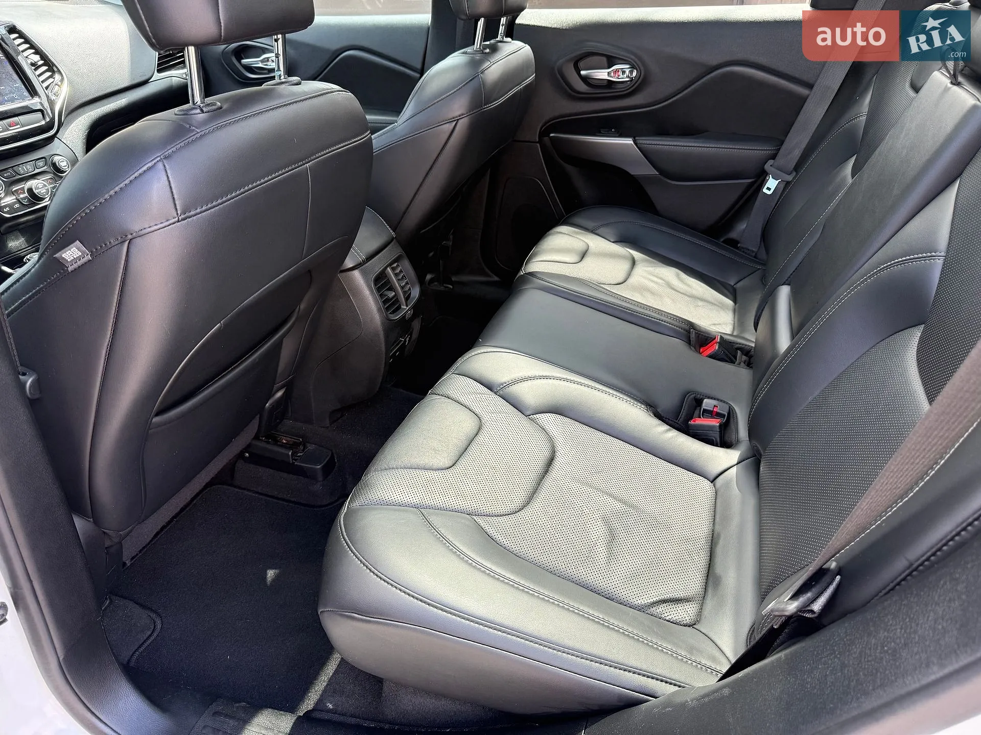 2020 Jeep Cherokee - мініатюра 38