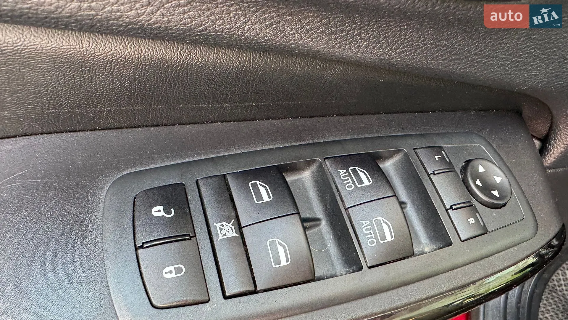 2020 Jeep Cherokee - мініатюра 31