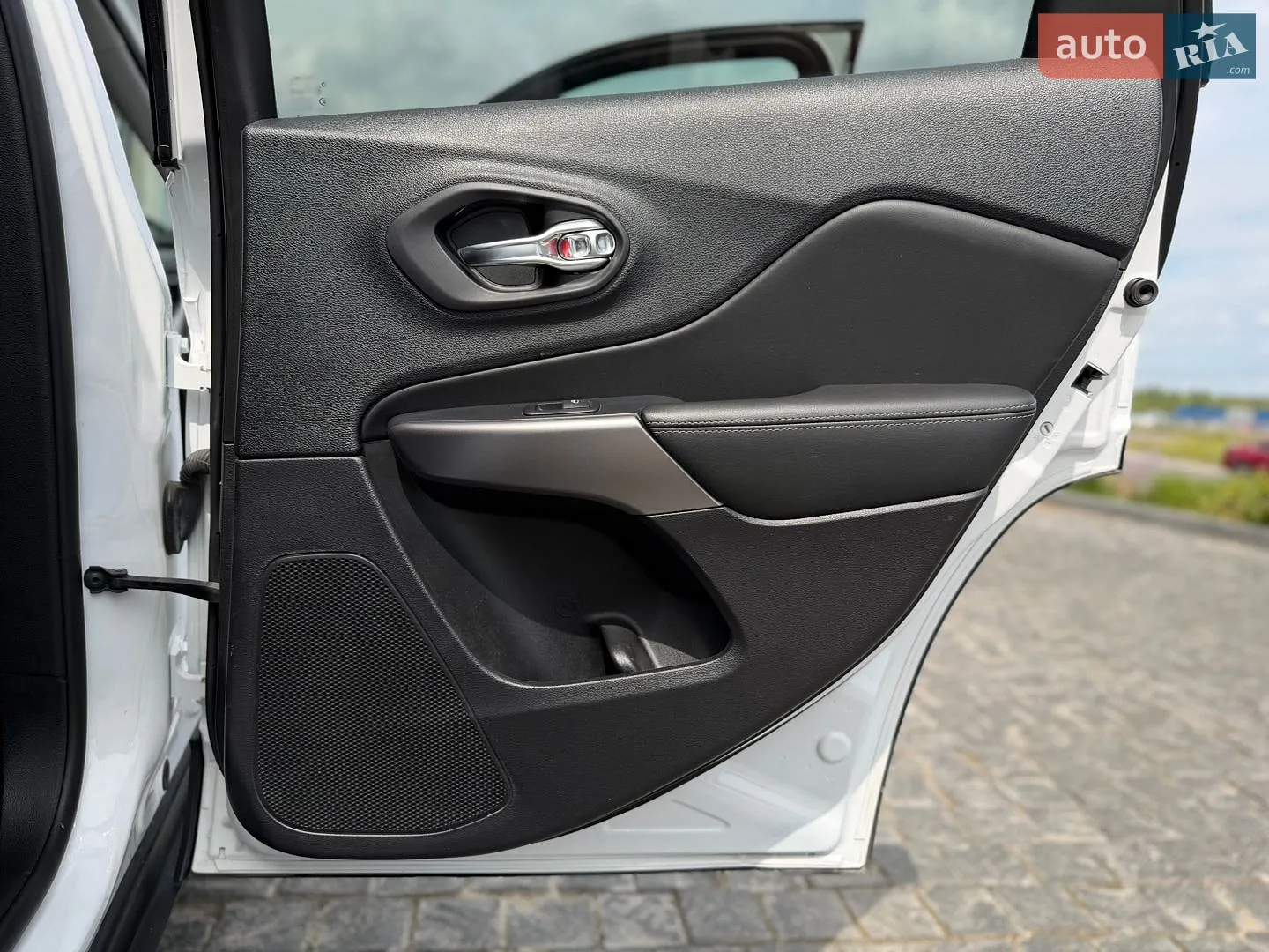 2022 Jeep Cherokee - мініатюра 44