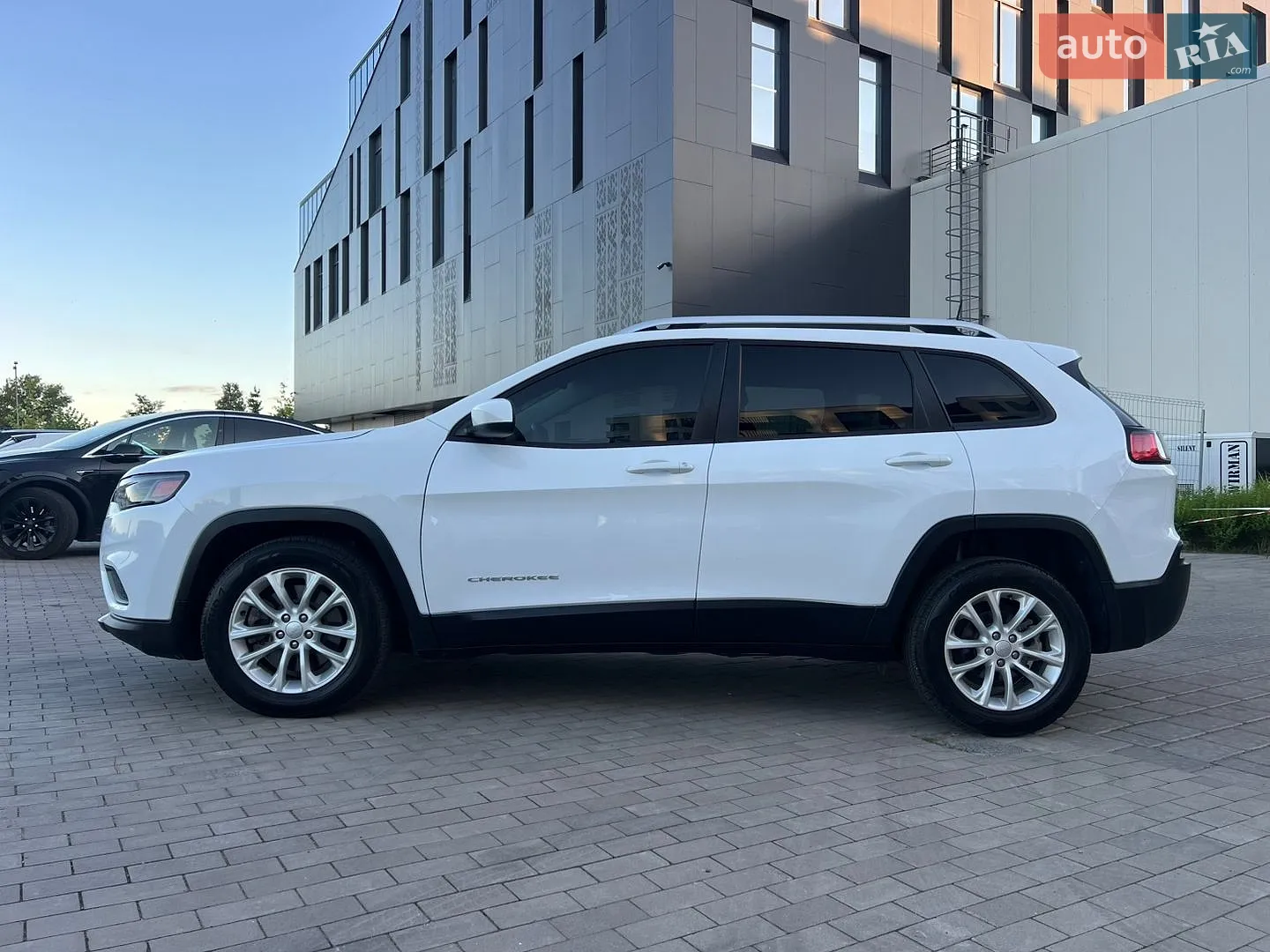 2020 Jeep Cherokee - мініатюра 3