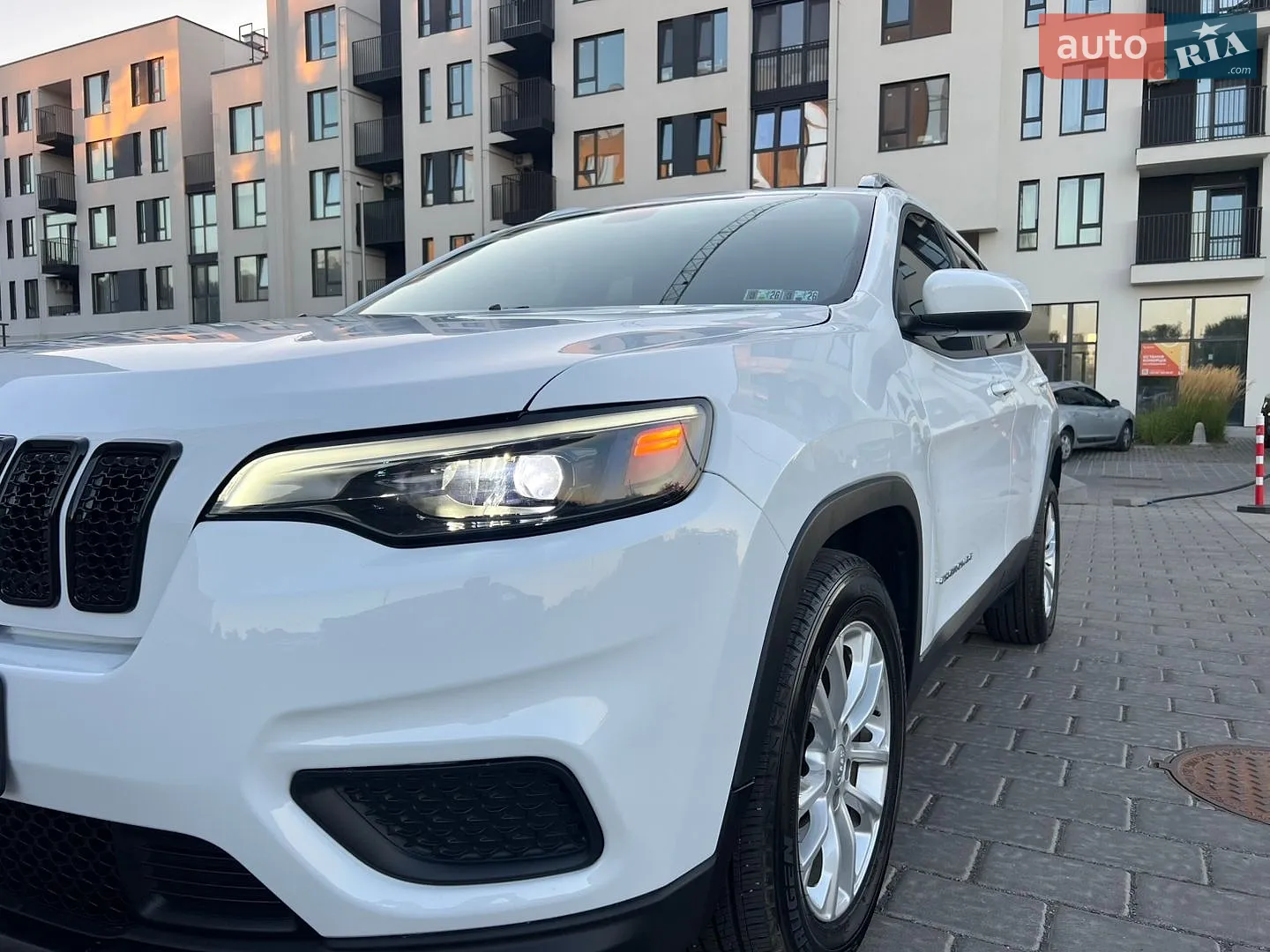 2020 Jeep Cherokee - мініатюра 38