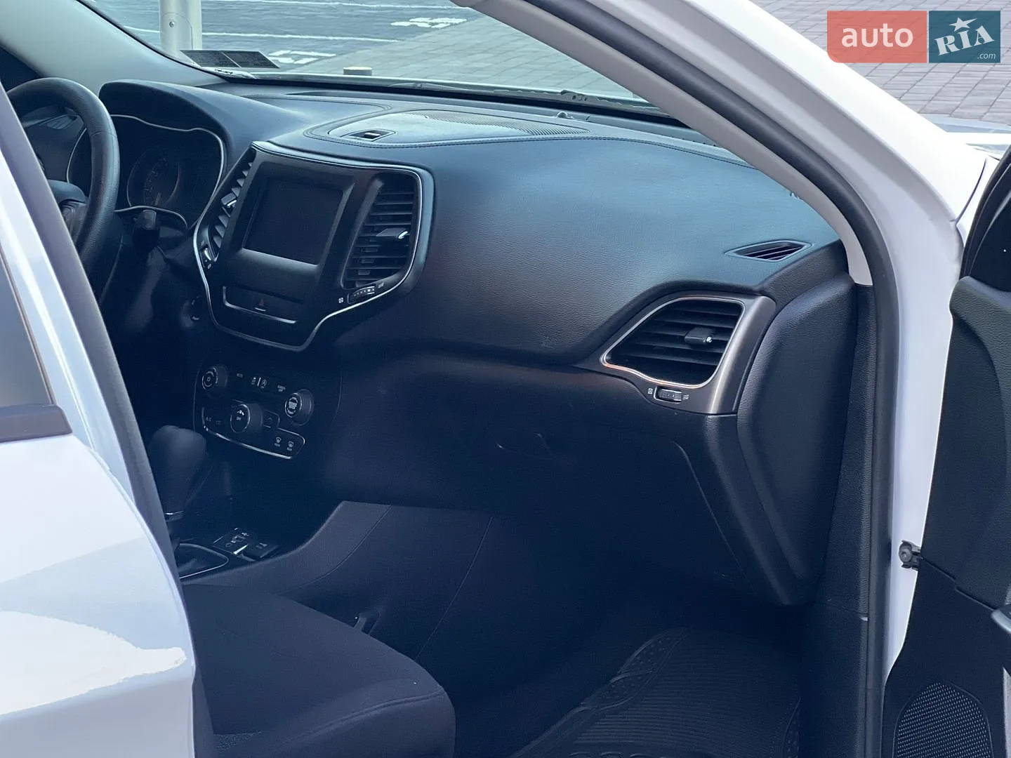 2020 Jeep Cherokee - мініатюра 34