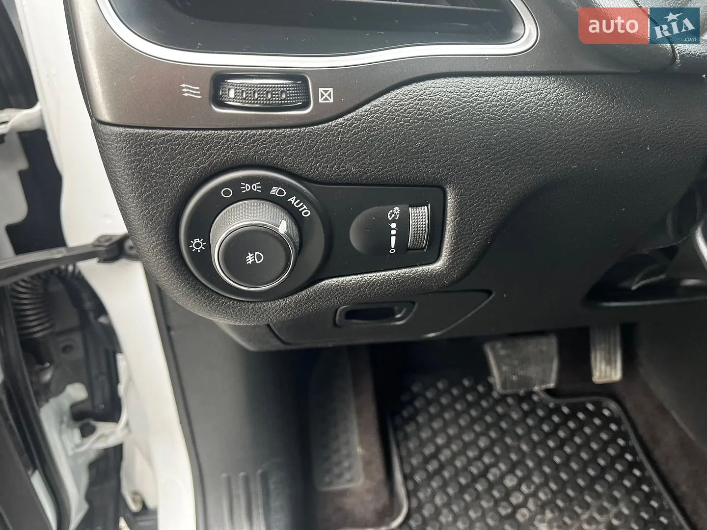 2018 Jeep Cherokee - мініатюра 16
