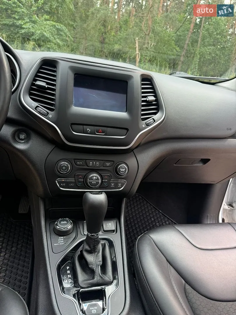 2019 Jeep Cherokee - мініатюра 17