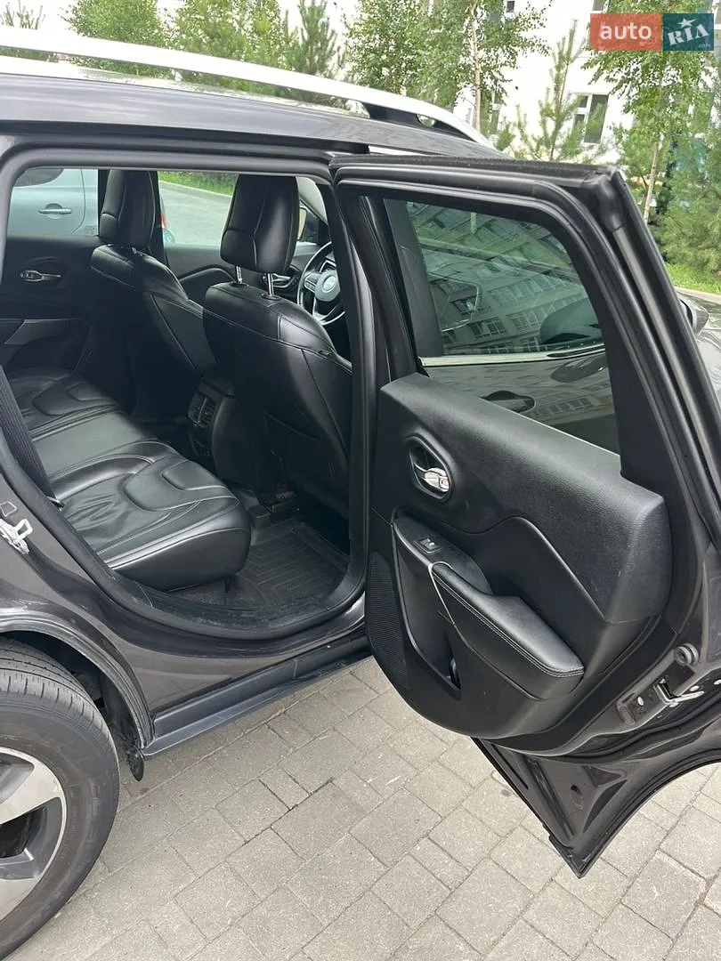 2019 Jeep Cherokee - мініатюра 11