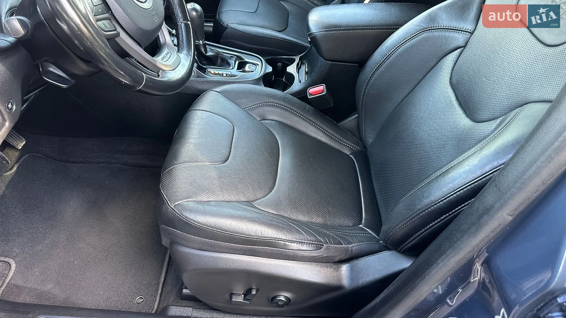2019 Jeep Cherokee - мініатюра 26