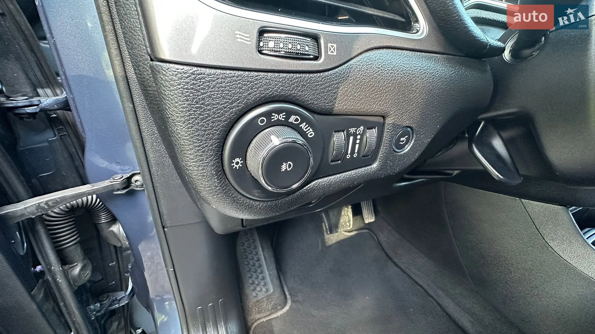 2019 Jeep Cherokee - мініатюра 32