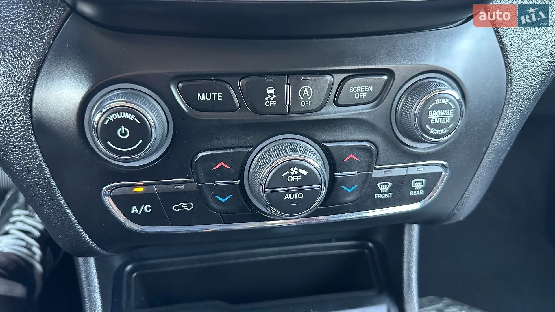 2019 Jeep Cherokee - мініатюра 34