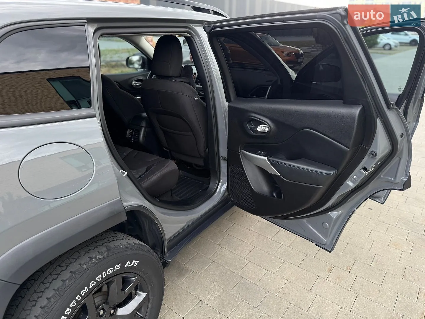 2020 Jeep Cherokee - мініатюра 12