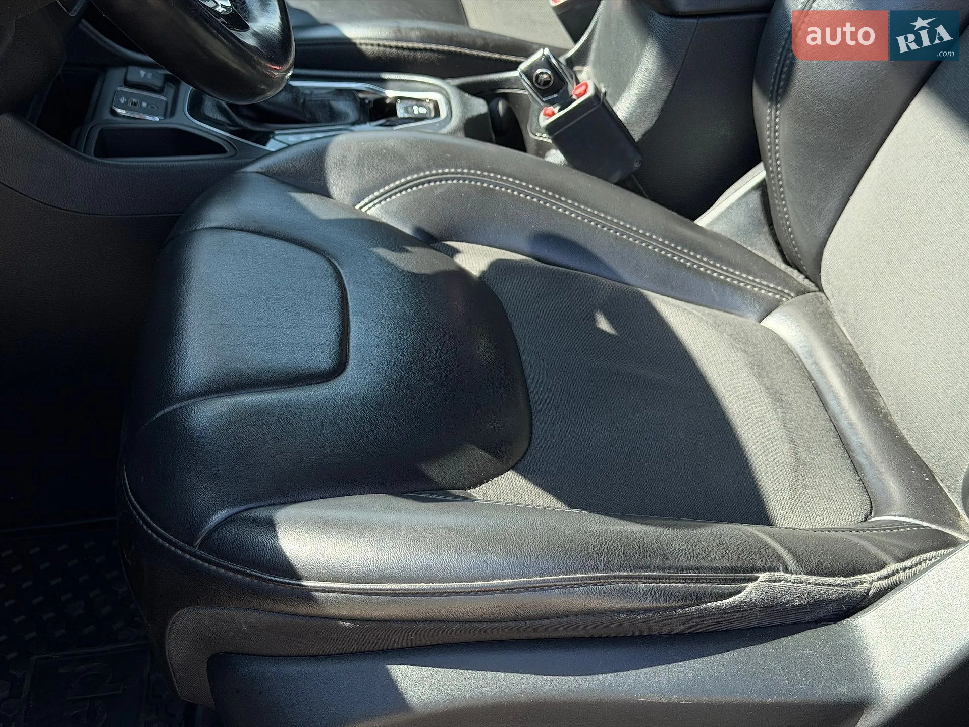 2019 Jeep Cherokee - мініатюра 23