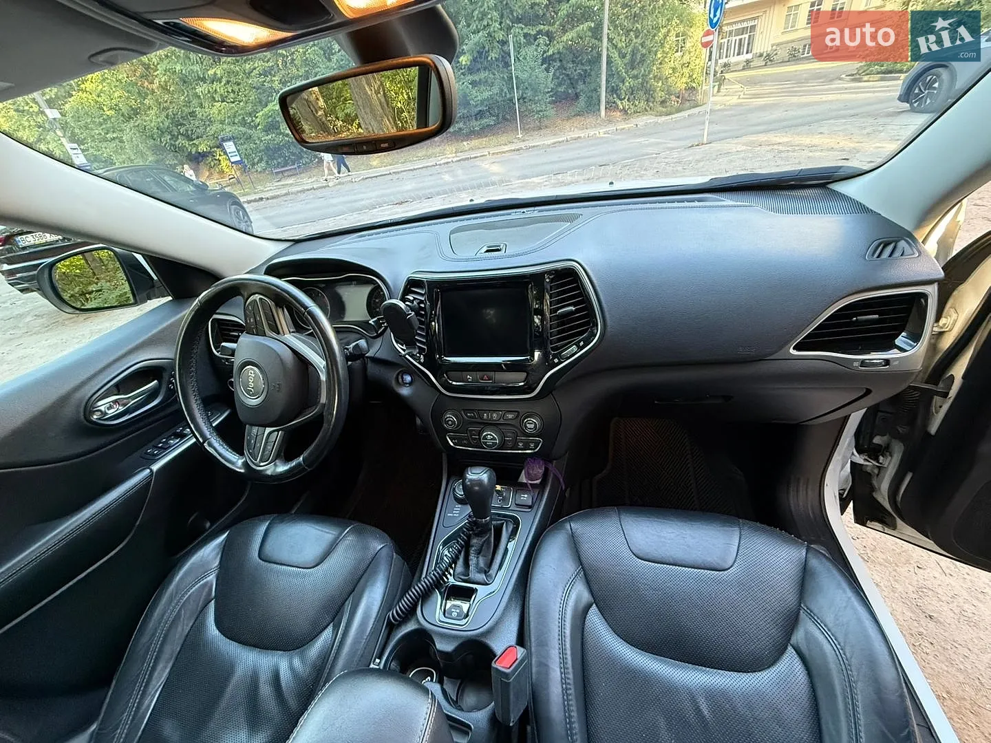 2019 Jeep Cherokee - мініатюра 14