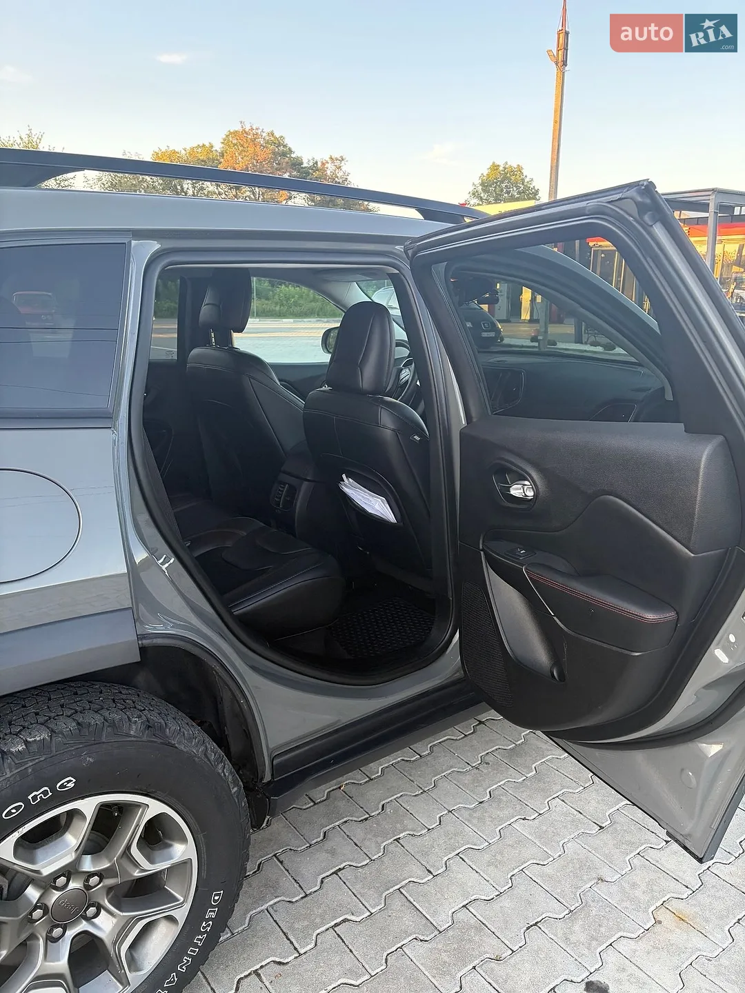 2022 Jeep Cherokee - мініатюра 12
