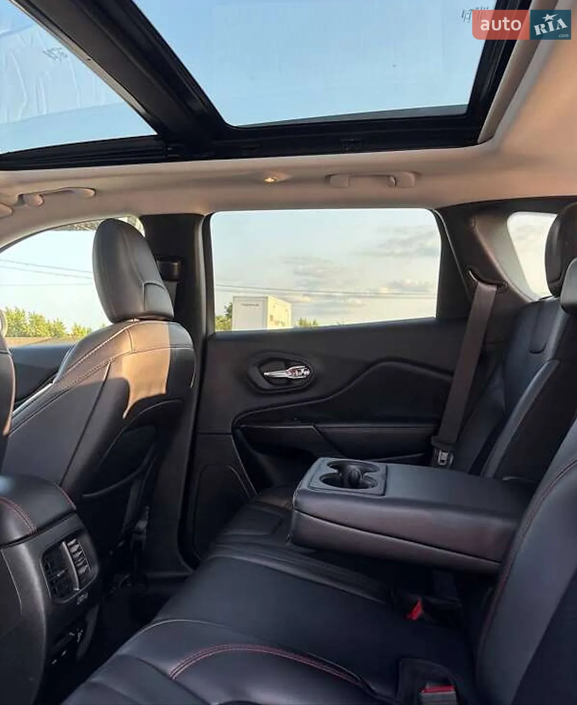 2020 Jeep Cherokee - мініатюра 4