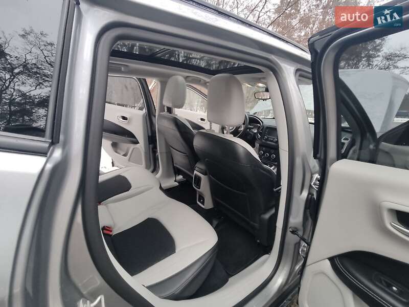 Внедорожник / Кроссовер Jeep Compass 2017 в Киеве фото 30 Внедорожник / Кроссовер Jeep Compass 2017 в Киеве