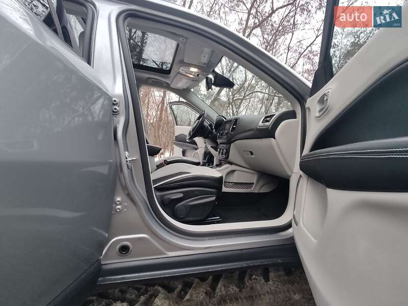 Внедорожник / Кроссовер Jeep Compass 2017 в Киеве фото 33 Внедорожник / Кроссовер Jeep Compass 2017 в Киеве