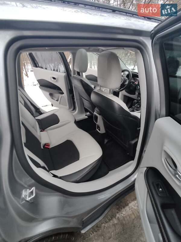Внедорожник / Кроссовер Jeep Compass 2017 в Киеве фото 36 Внедорожник / Кроссовер Jeep Compass 2017 в Киеве