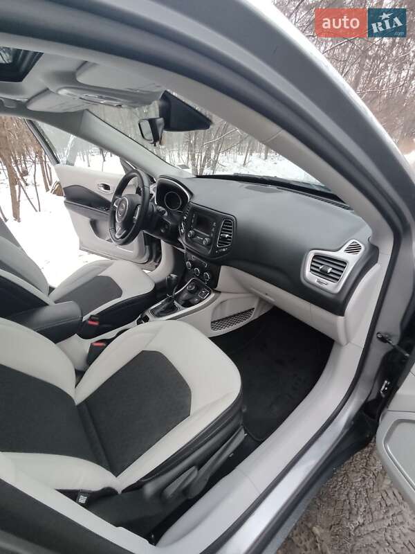 Внедорожник / Кроссовер Jeep Compass 2017 в Киеве фото 38 Внедорожник / Кроссовер Jeep Compass 2017 в Киеве