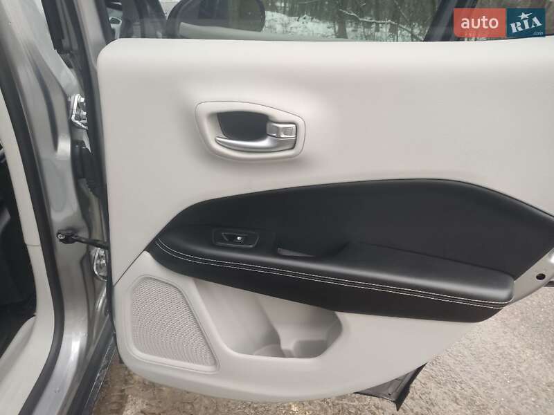 Позашляховик / Кросовер Jeep Compass 2017 в Києві фото 39 Позашляховик / Кросовер Jeep Compass 2017 в Києві