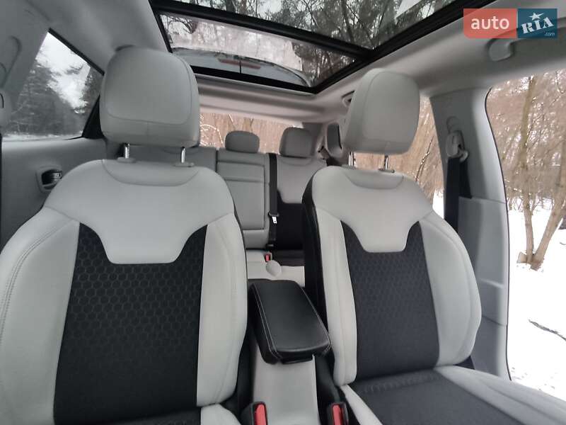 Внедорожник / Кроссовер Jeep Compass 2017 в Киеве фото 42 Внедорожник / Кроссовер Jeep Compass 2017 в Киеве