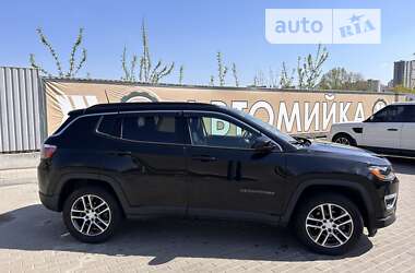 Внедорожник / Кроссовер Jeep Compass 2017 в Киеве