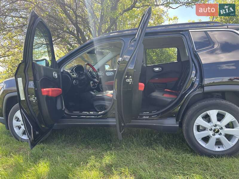Внедорожник / Кроссовер Jeep Compass 2017 в Кагарлыке