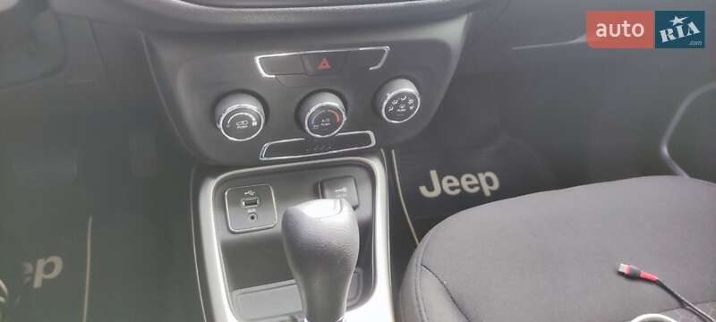 Внедорожник / Кроссовер Jeep Compass 2017 в Киеве