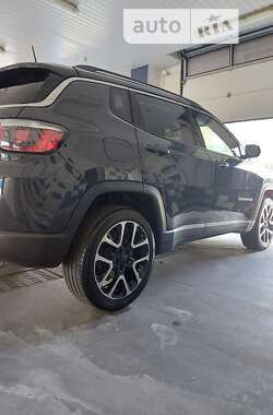 Внедорожник / Кроссовер Jeep Compass 2017 в 