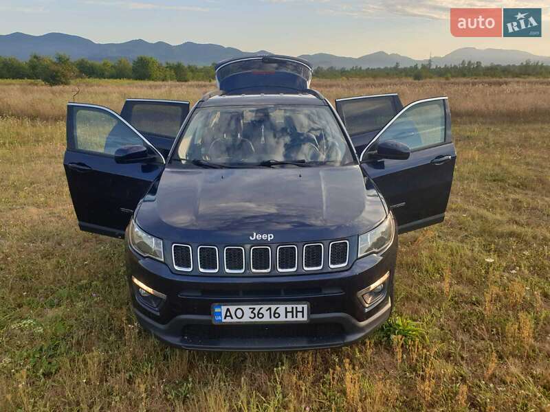 Внедорожник / Кроссовер Jeep Compass 2017 в Буштыне