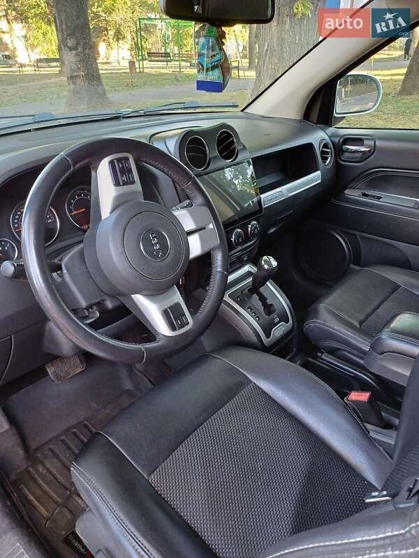 Внедорожник / Кроссовер Jeep Compass 2014 в Каменском