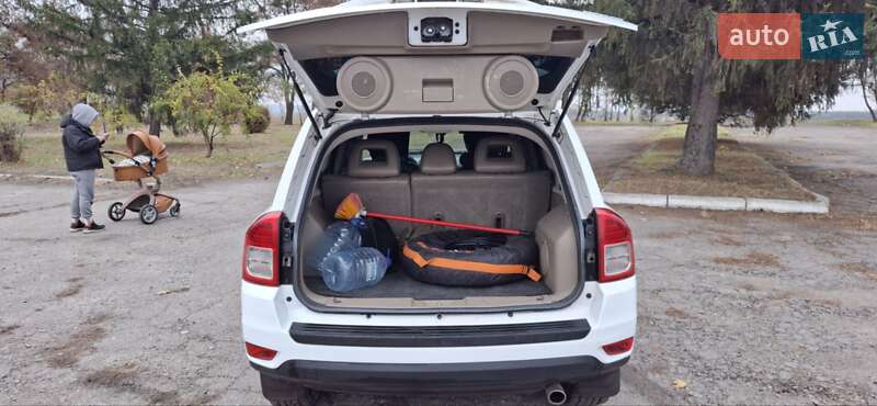Внедорожник / Кроссовер Jeep Compass 2012 в Чугуеве фото 9 Внедорожник / Кроссовер Jeep Compass 2012 в Чугуеве