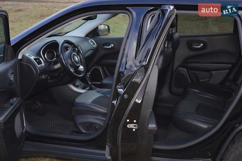 Внедорожник / Кроссовер Jeep Compass 2017 в Лохвице