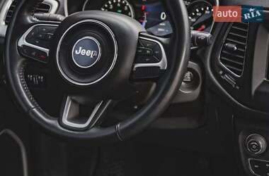 Внедорожник / Кроссовер Jeep Compass 2018 в 