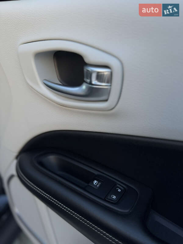 Внедорожник / Кроссовер Jeep Compass 2019 в Дубно