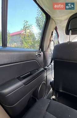 Позашляховик / Кросовер Jeep Compass 2012 в 